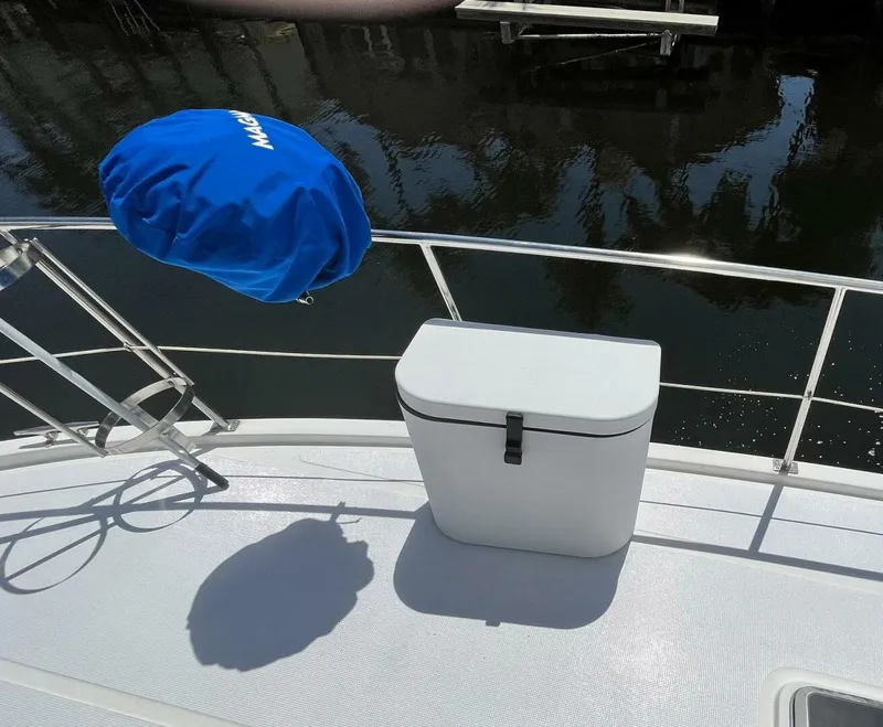 Slide: The Image of Symbol 44 Sun Deck MK II 1987 - 5150728