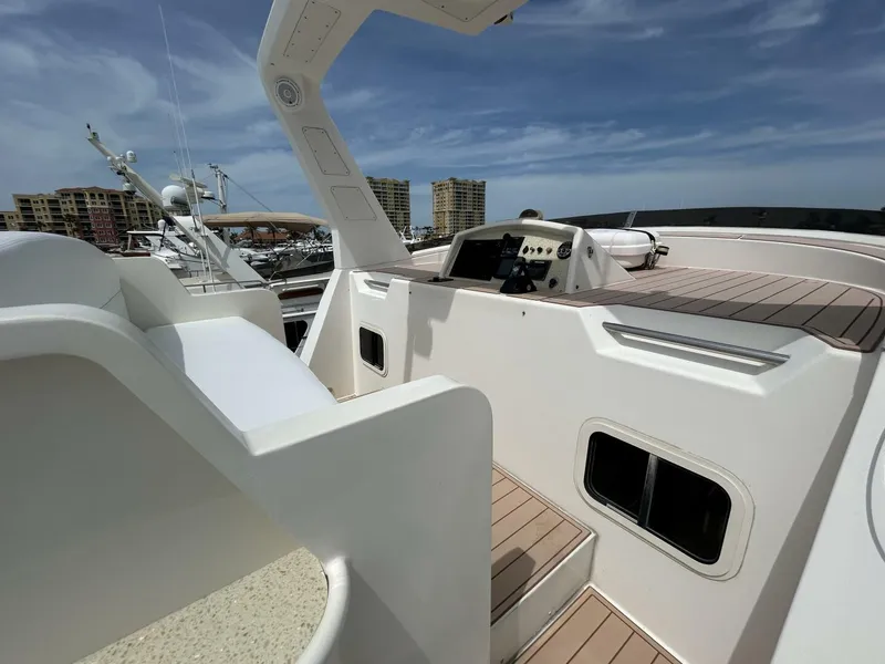 Slide: The Image of 45' Northwest flybridge helm2 - 5151144