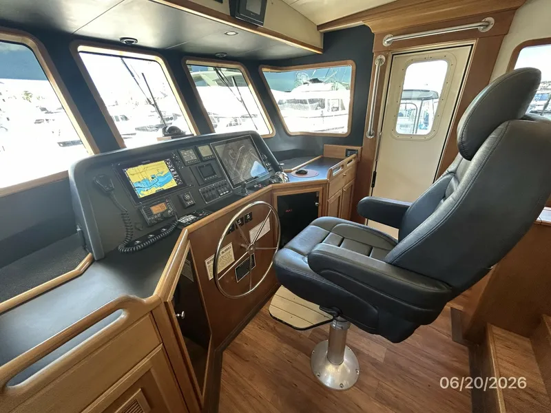 Slide: The Image of 45' Northwest pilothouse helm2 - 6482776