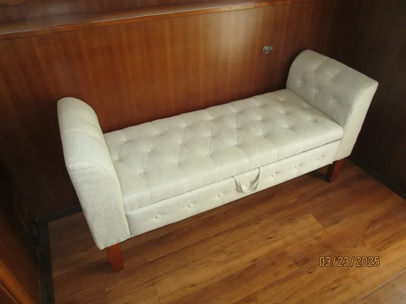 Slide: The Image of 45' Northwest salon starboard seating - 5151196