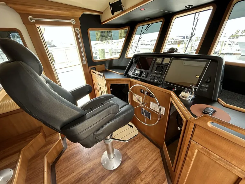 Slide: The Image of 45' Northwest pilothouse helm1 - 5151164