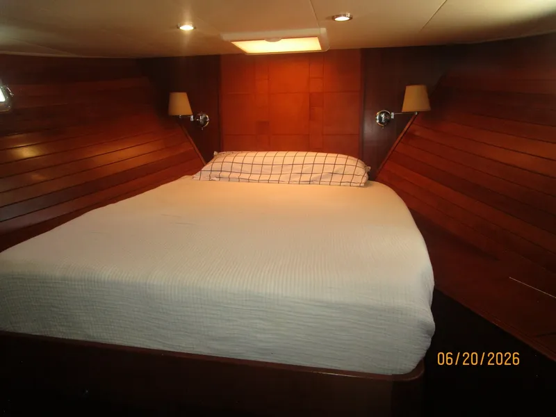 Slide: The Image of 45' Northwest master stateroom - 6483378