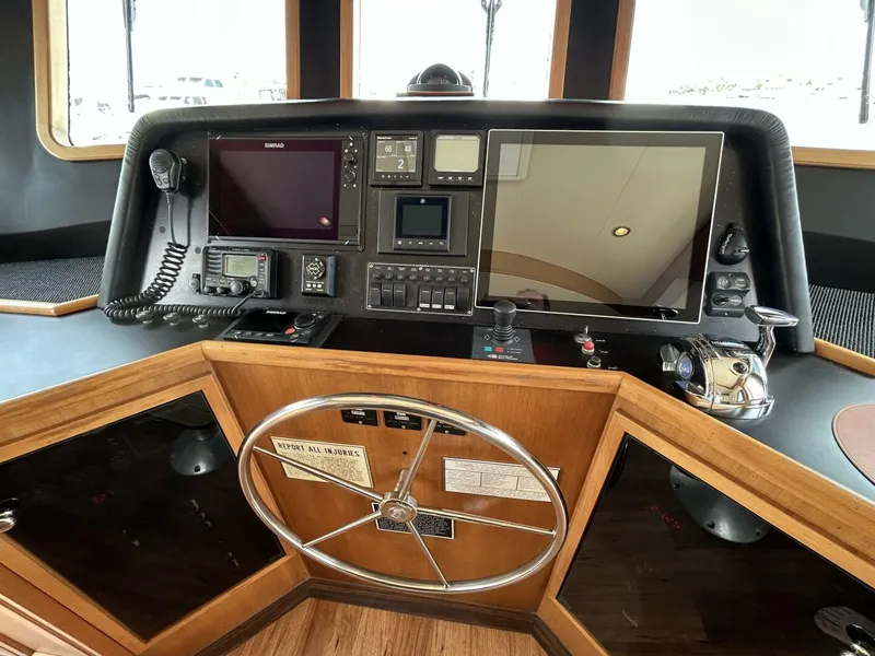 Slide: The Image of 45' Northwest pilothouse helm3 - 5151177