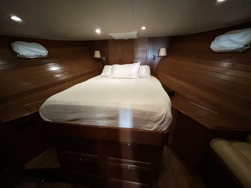 Slide: The Image of 45' Northwest master stateroom - 5151170
