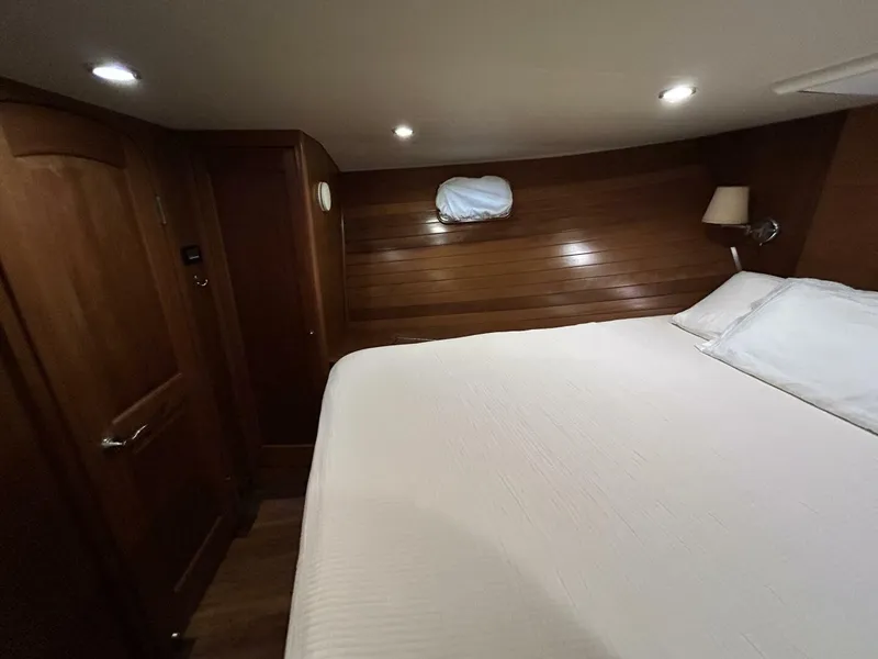 Slide: The Image of 45' Northwest master stateroom port - 5151171
