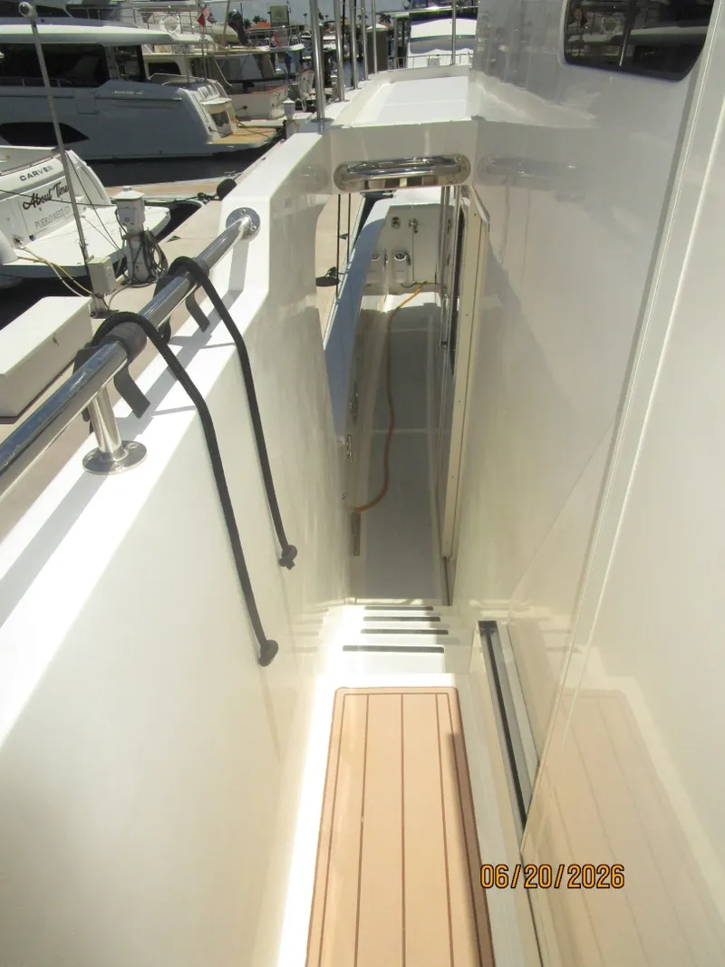 Slide: The Image of 45' Northwest starboard side deck1 - 6482798