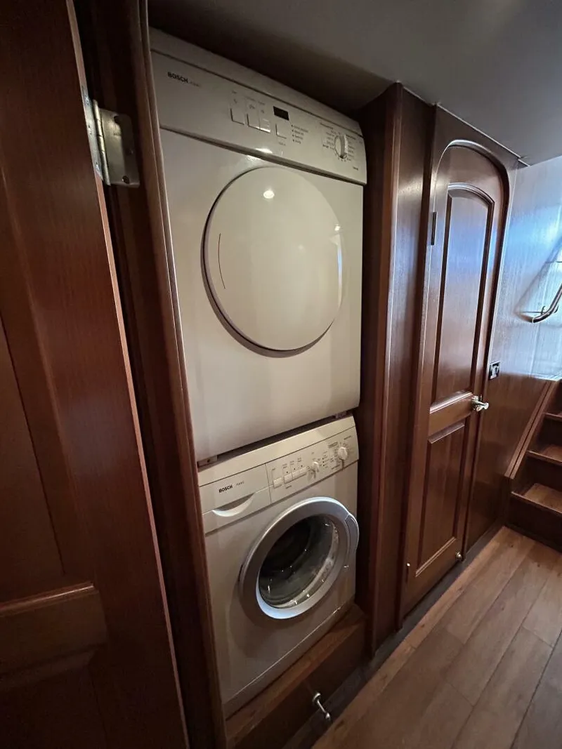 Slide: The Image of 45' Northwest washer-dryer - 5151204