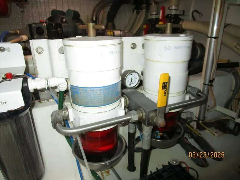 Slide: The Image of 45' Northwest Racor fuel filters - 5151190