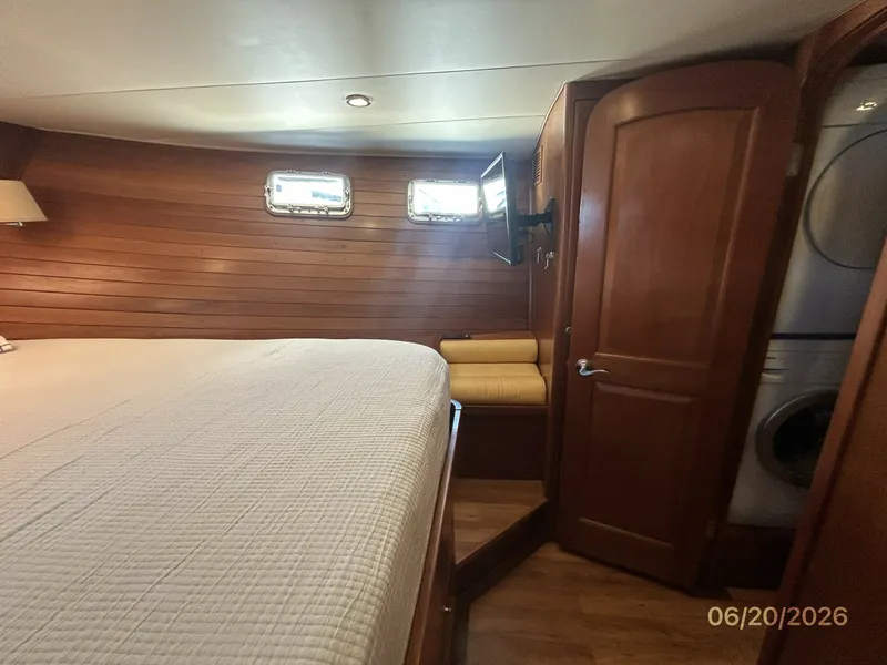 Slide: The Image of 45' Northwest master stateroom starboard - 6482770
