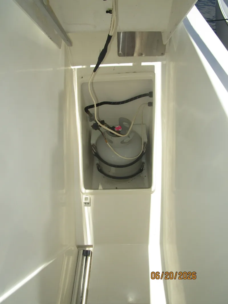 Slide: The Image of 45' Northwest propane locker - 6482786