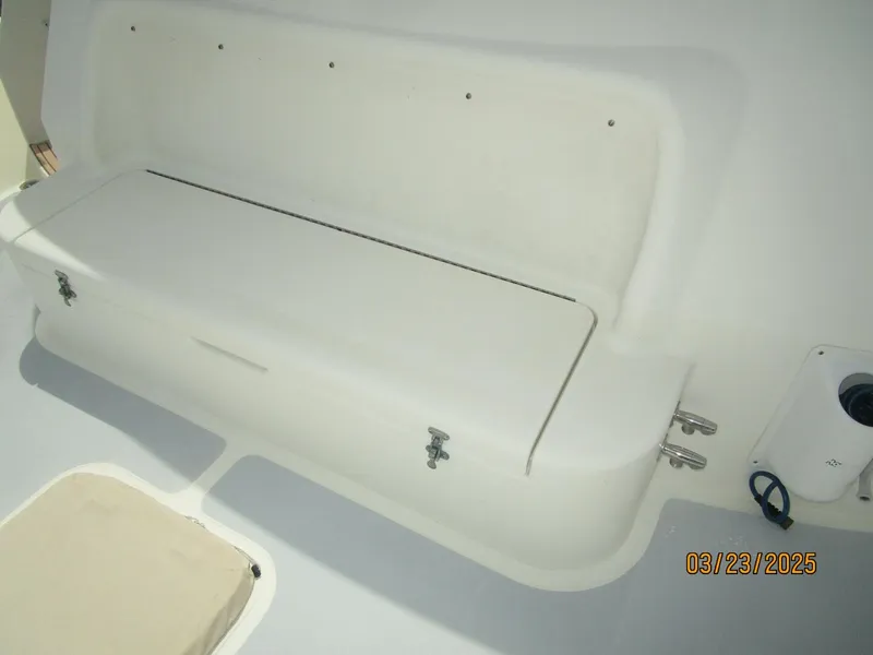 Slide: The Image of 45' Northwest foredeck seating - 5151147