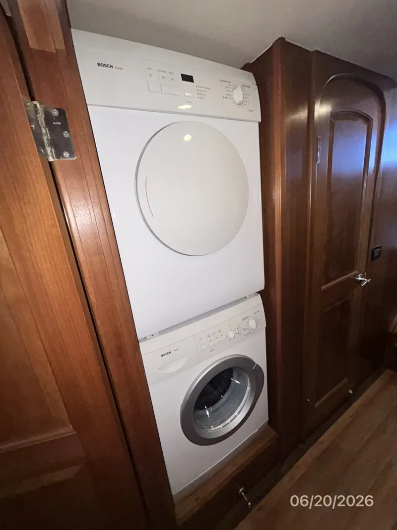 Slide: The Image of 45' Northwest washer-dryer - 6482802