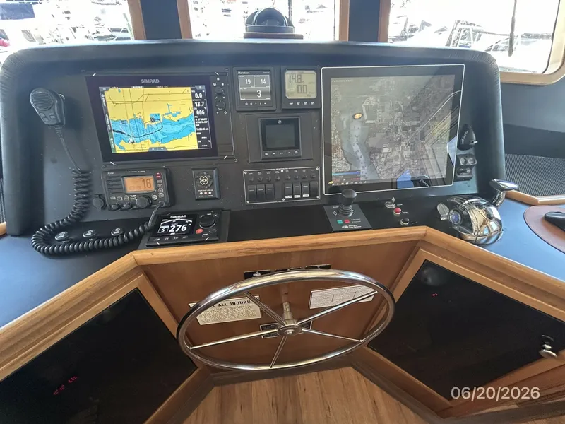 Slide: The Image of 45' Northwest pilothouse helm3 - 6482778