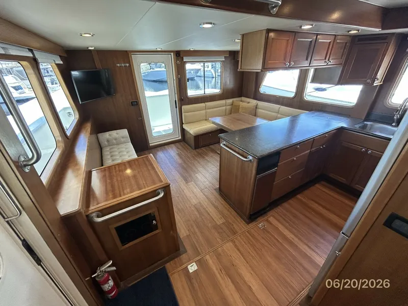 Slide: The Image of 45' Northwest salon aft - 6482788