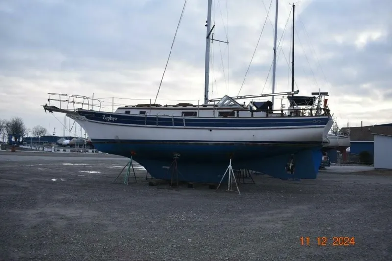 Slide: The Image of Gozzard 36 1988 - 5152389