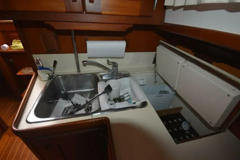 Slide: The Image of Gozzard 36 1988 - 5152374