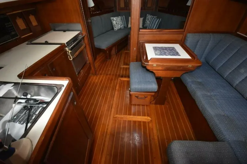 Slide: The Image of Gozzard 36 1988 - 5152371