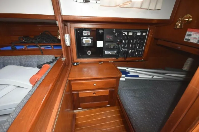 Slide: The Image of Gozzard 36 1988 - 5152434