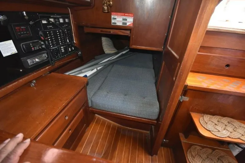 Slide: The Image of Gozzard 36 1988 - 5152435