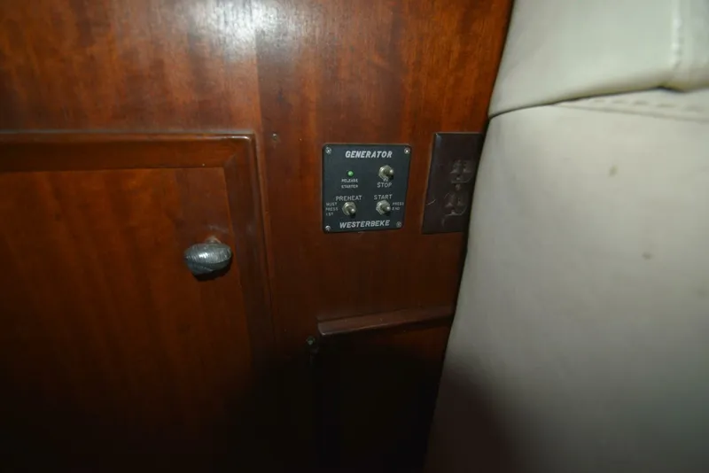 Slide: The Image of Hatteras 46 Convertible 1978 - 5154317