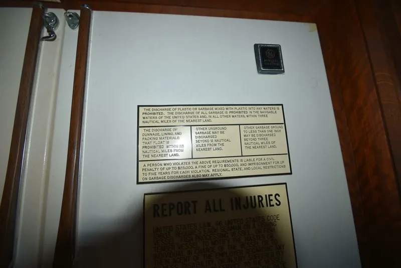 Slide: The Image of Hatteras 46 Convertible 1978 - 5154327