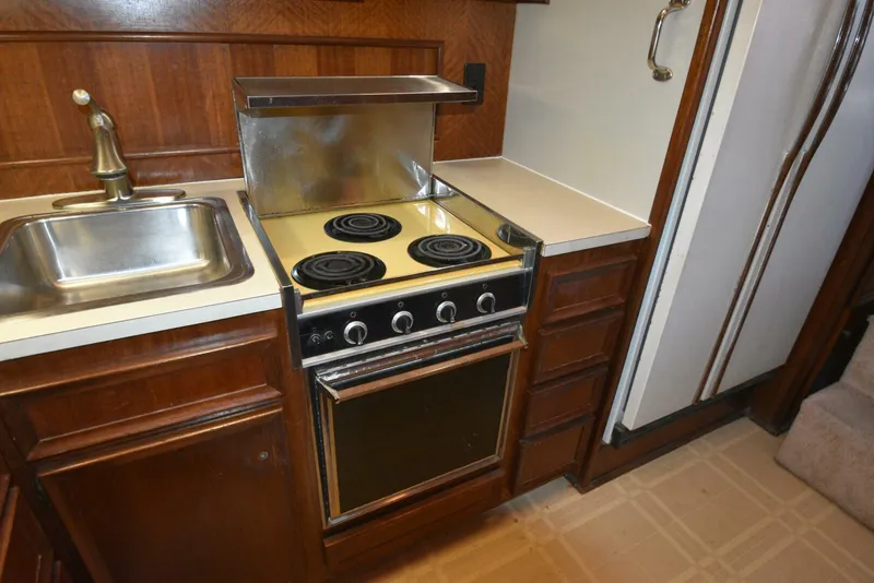 Slide: The Image of Hatteras 46 Convertible 1978 - 5154332