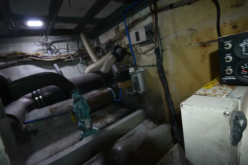 Slide: The Image of Hatteras 46 Convertible 1978 - 5154360