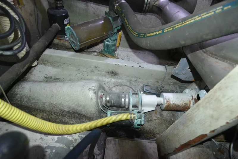 Slide: The Image of Hatteras 46 Convertible 1978 - 5154362