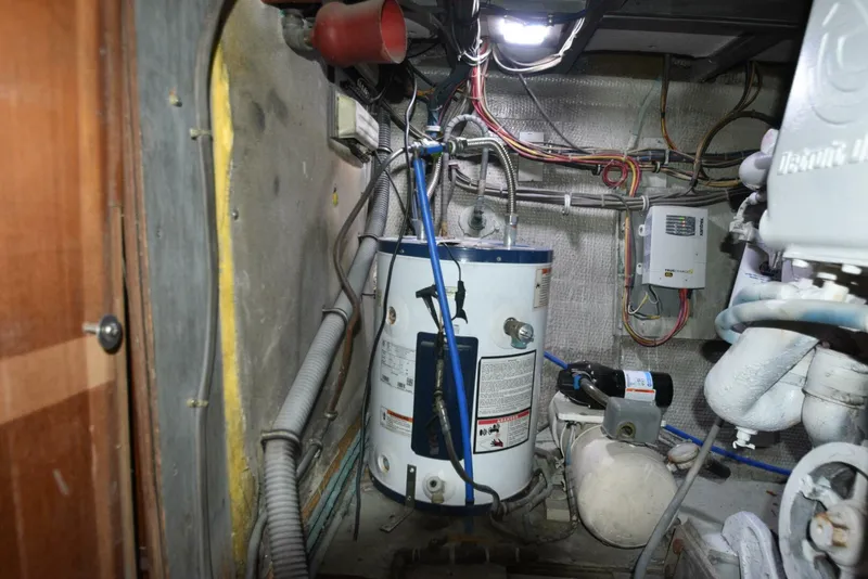 Slide: The Image of Hatteras 46 Convertible 1978 - 5154371