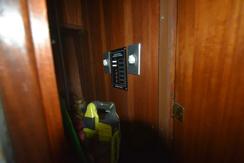 Slide: The Image of Hatteras 46 Convertible 1978 - 5154375