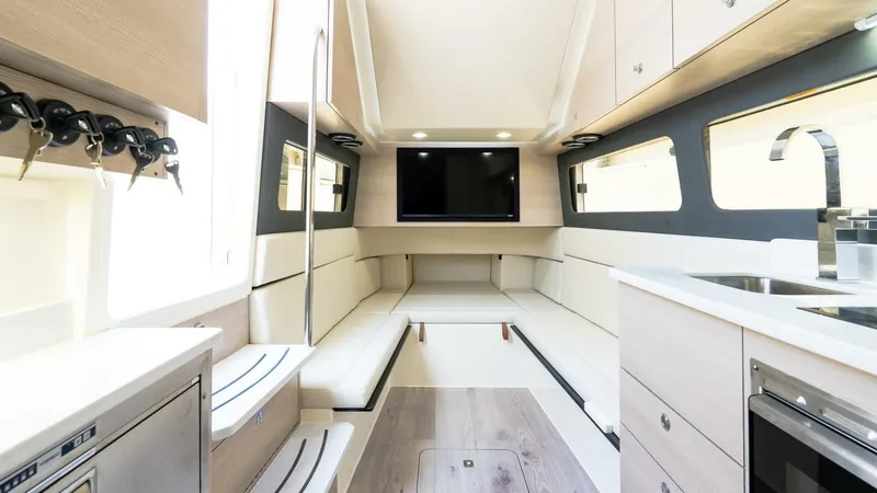 Slide: The Image of Scout 425 LXF 2025 - 5155232