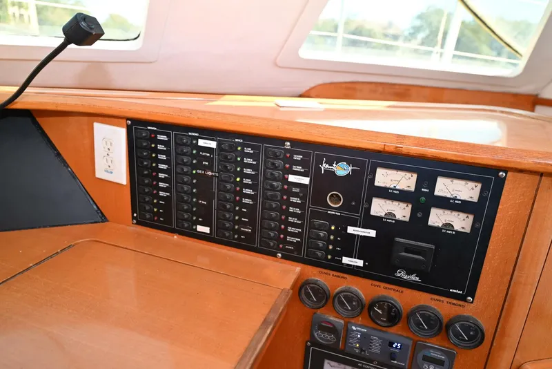 Slide: The Image of Privilege 42 1998 - 5159780