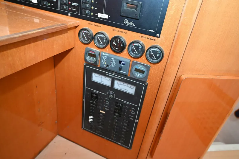 Slide: The Image of Privilege 42 1998 - 5159781