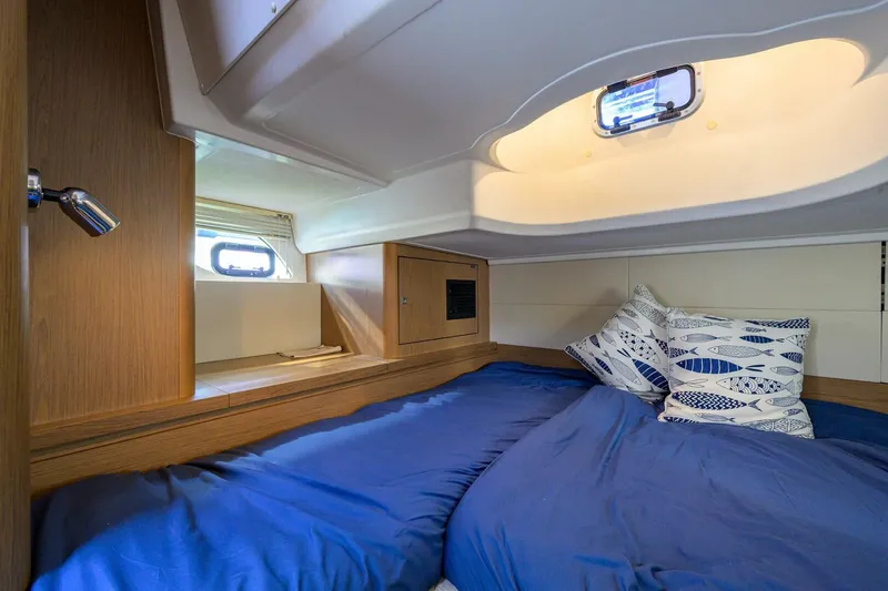 Slide: The Image of Beneteau 38 GT - Cabin 2015 Beneteau 38 GT  - 5157247