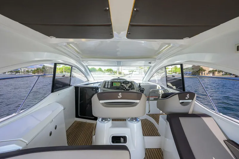Slide: The Image of Beneteau 38 GT - Helm 2015 Beneteau 38 GT  - 5157253