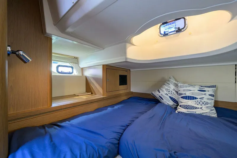 Slide: The Image of Beneteau 38 GT - Cabin 2015 Beneteau 38 GT - 7680220