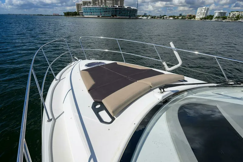 Slide: The Image of Beneteau 38 GT - Bow 2015 Beneteau 38 GT - 7680251