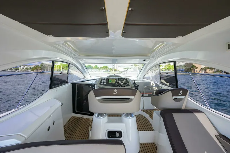 Slide: The Image of Beneteau 38 GT - Helm 2015 Beneteau 38 GT - 7680226