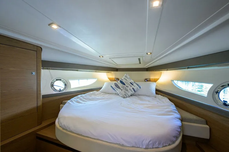 Slide: The Image of Beneteau 38 GT - Cabin, Berth 2015 Beneteau 38 GT - 7680222