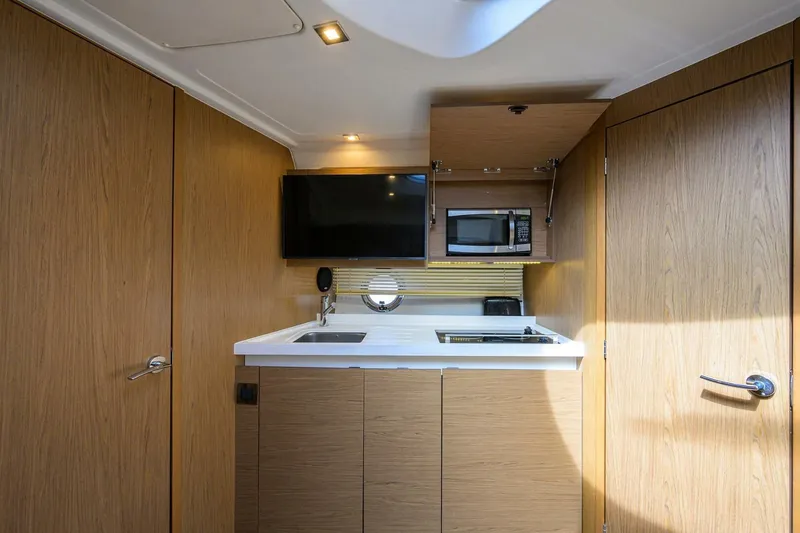 Slide: The Image of Beneteau 38 GT - Cabin 2015 Beneteau 38 GT  - 5157243
