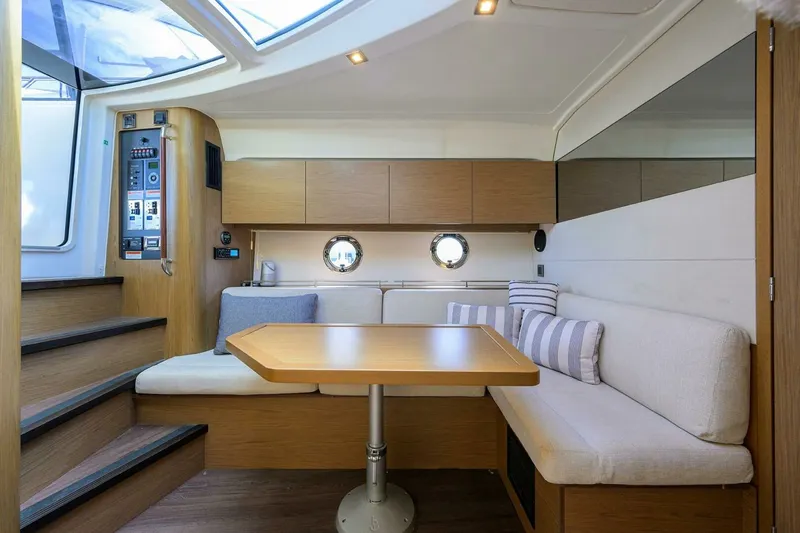 Slide: The Image of Beneteau 38 GT - Cabin 2015 Beneteau 38 GT - 7680212
