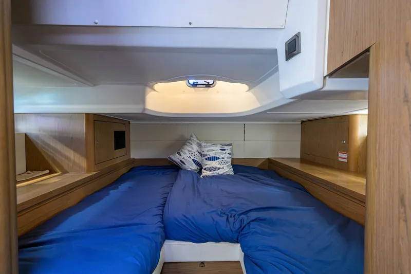 Slide: The Image of Beneteau 38 GT - Cabin 2015 Beneteau 38 GT  - 5157245