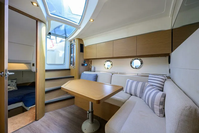 Slide: The Image of Beneteau 38 GT - Cabin 2015 Beneteau 38 GT - 7680213
