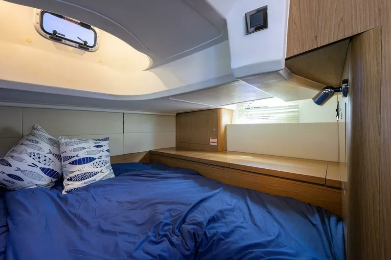 Slide: The Image of Beneteau 38 GT - Cabin 2015 Beneteau 38 GT - 7680219