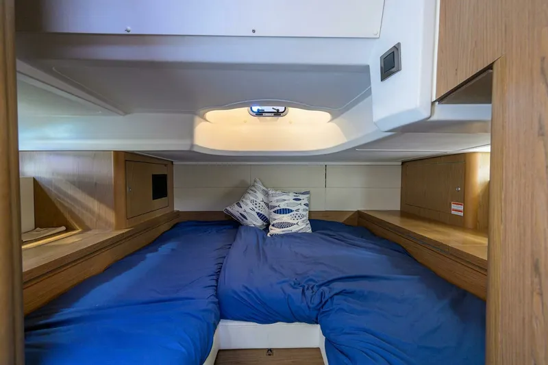 Slide: The Image of Beneteau 38 GT - Cabin 2015 Beneteau 38 GT - 7680218