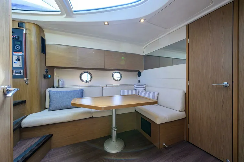 Slide: The Image of Beneteau 38 GT - Cabin 2015 Beneteau 38 GT - 7680211