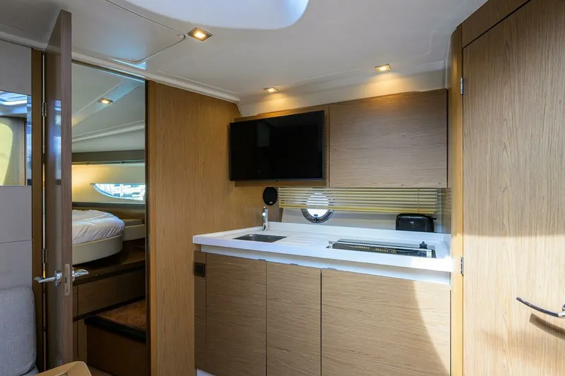 Slide: The Image of Beneteau 38 GT - Cabin 2015 Beneteau 38 GT - 7680215