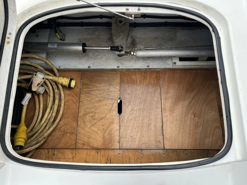 Slide: The Image of Port Engine compartment - 5161520