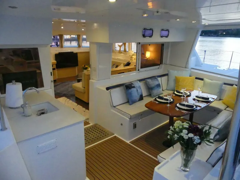 Slide: The Image of Lagoon 500 2010 - 5161723