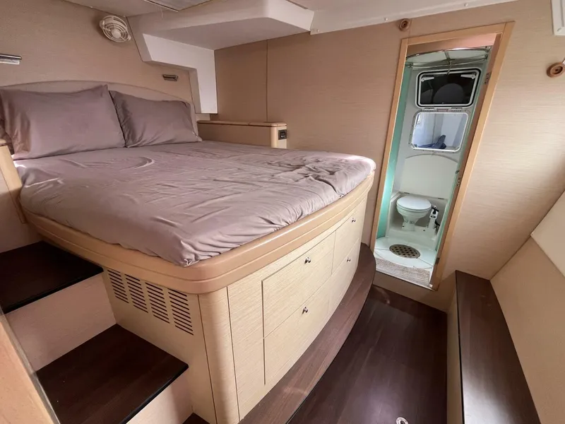 Slide: The Image of Port Forward Cabin - 5161642